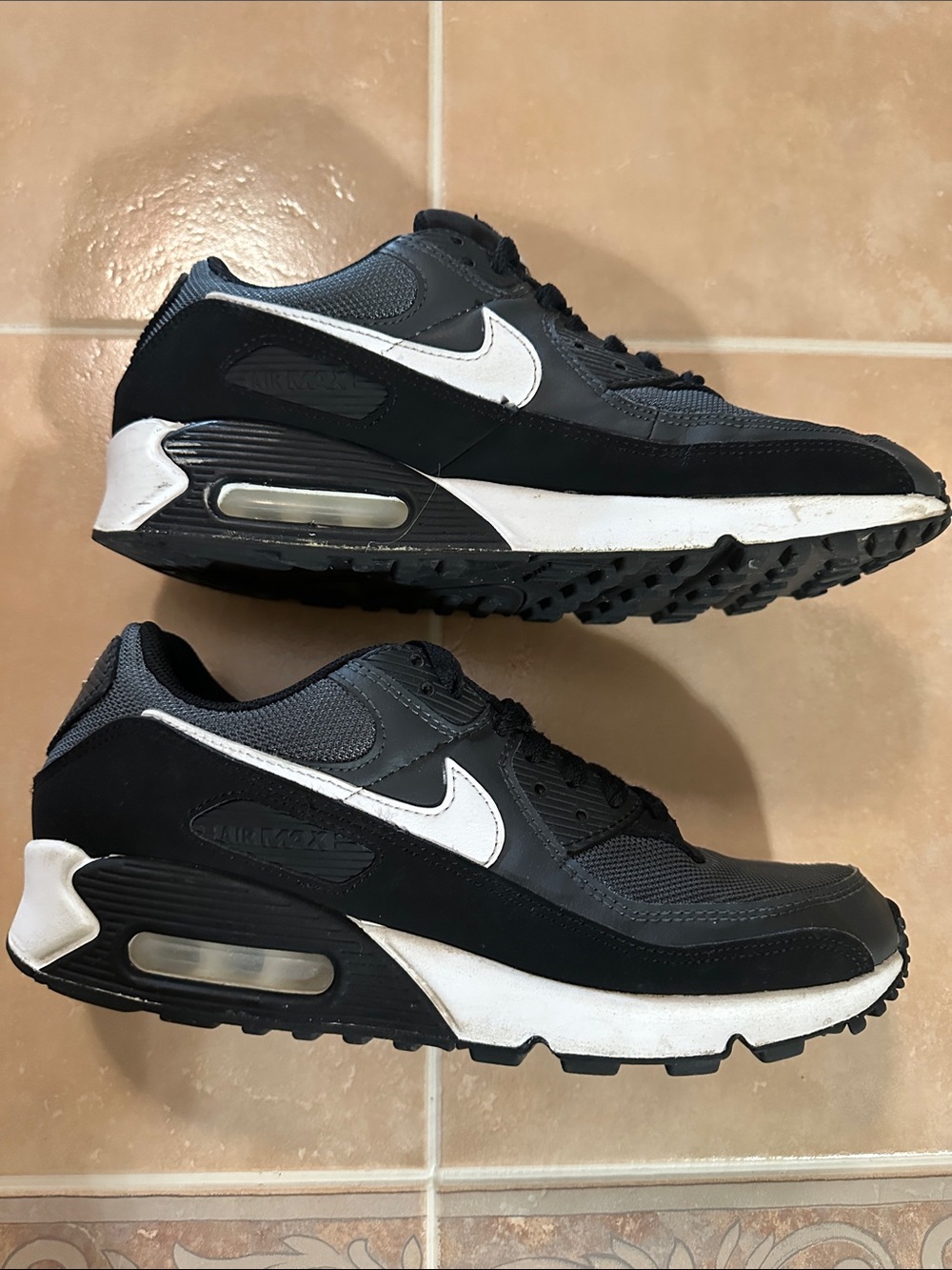 Nike Men’s Black and White Retro Running Sneakers